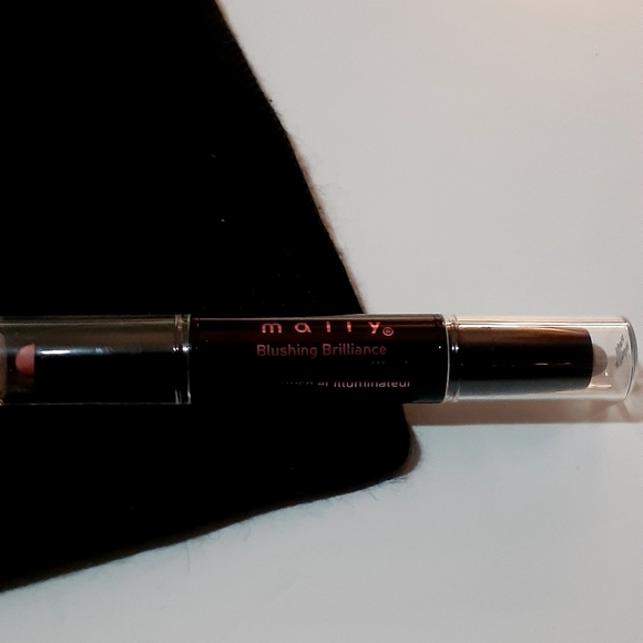 Mally Blushing Brilliance - Picture 4 of 4